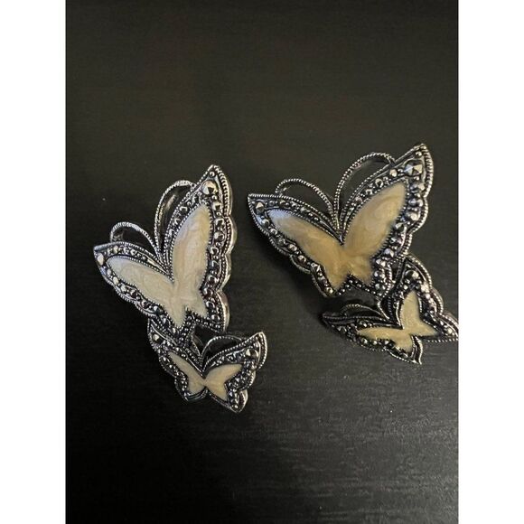 VTG Unsigned Avon Butterfly Earrings - Picture 1 of 3